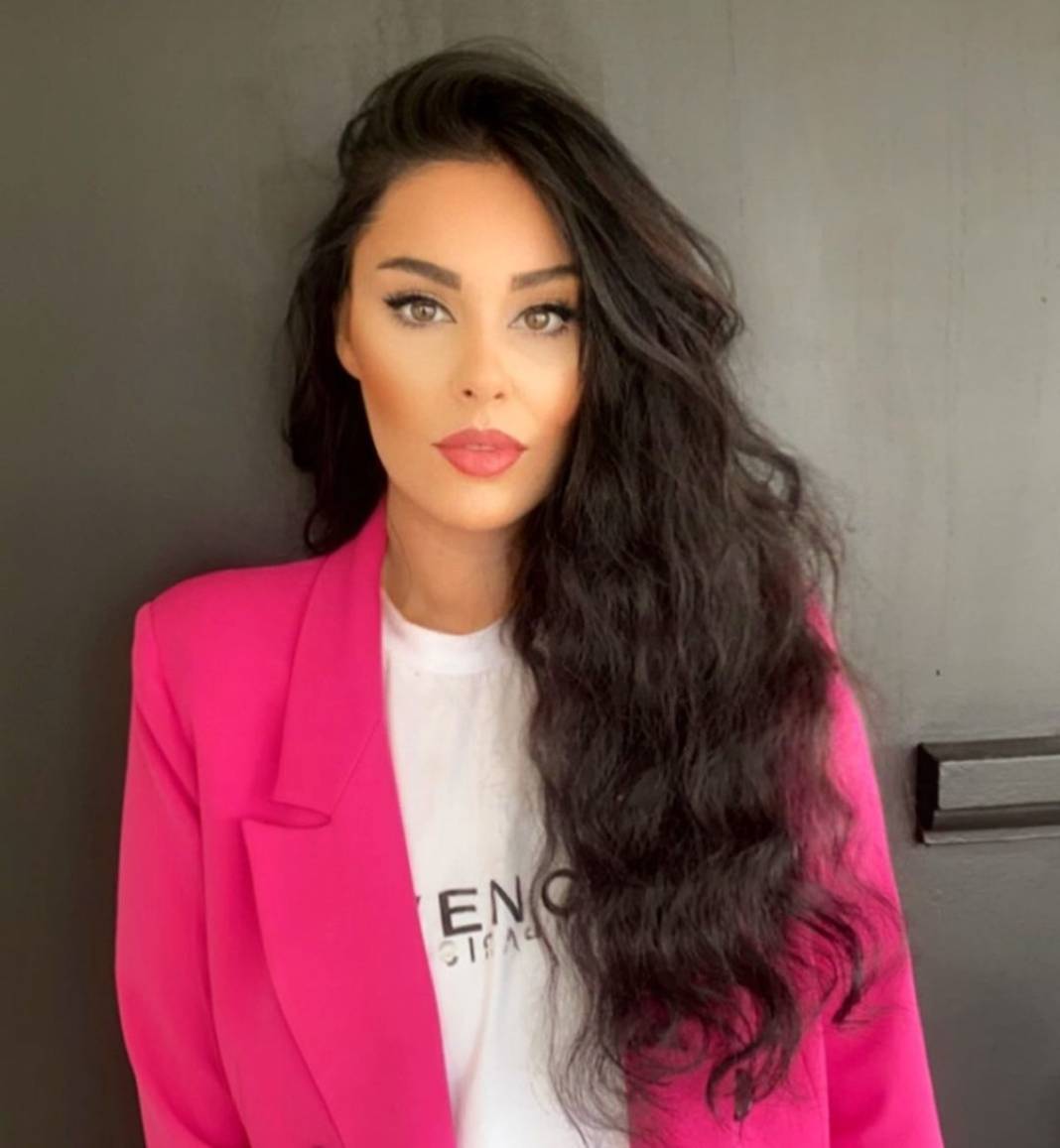 Ben inançlı biriyim, bu camia benim maneviyatıma uygun değil! Ferdi Tayfur'un kızı Tuğçe Tayfur'dan tesettür kararı 17